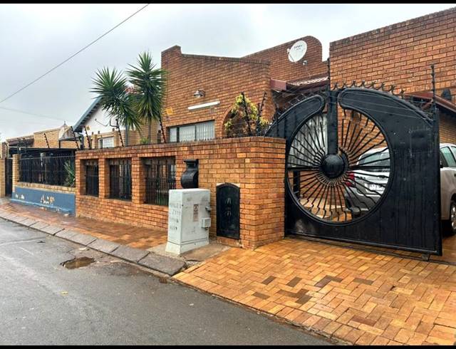 2 BEDROOM HOUSE FOR SALE IN MEADOWLANDS